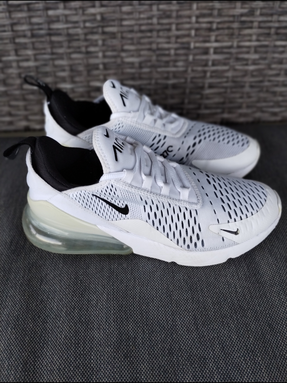 Nike Air Max 270 White Black Running Shoes Sneakers Women's Size 9